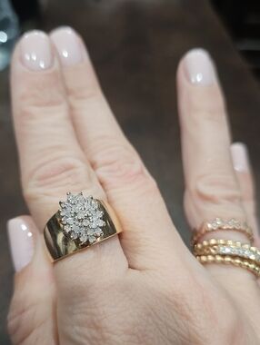 Gold Floral Cluster Diamond Ring - Elegant Women's Jewelry